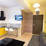 Ξενοδοχείο με διαμερίσματα Uptown 3*