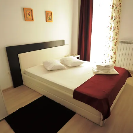 Uptown アパートホテル