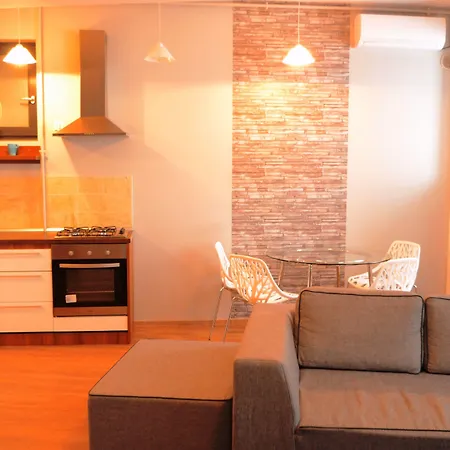 Uptown شقة فندقية بوخارست