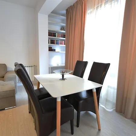 Uptown Aparthotel 3*