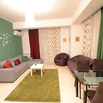 Uptown Apartahotel