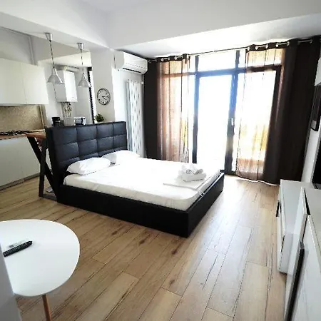 Uptown 3*