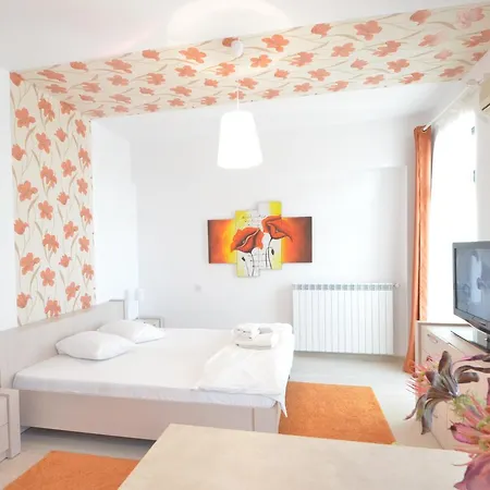 Uptown Aparthotel 3*
