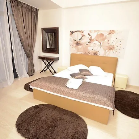 Uptown Aparthotel 3*